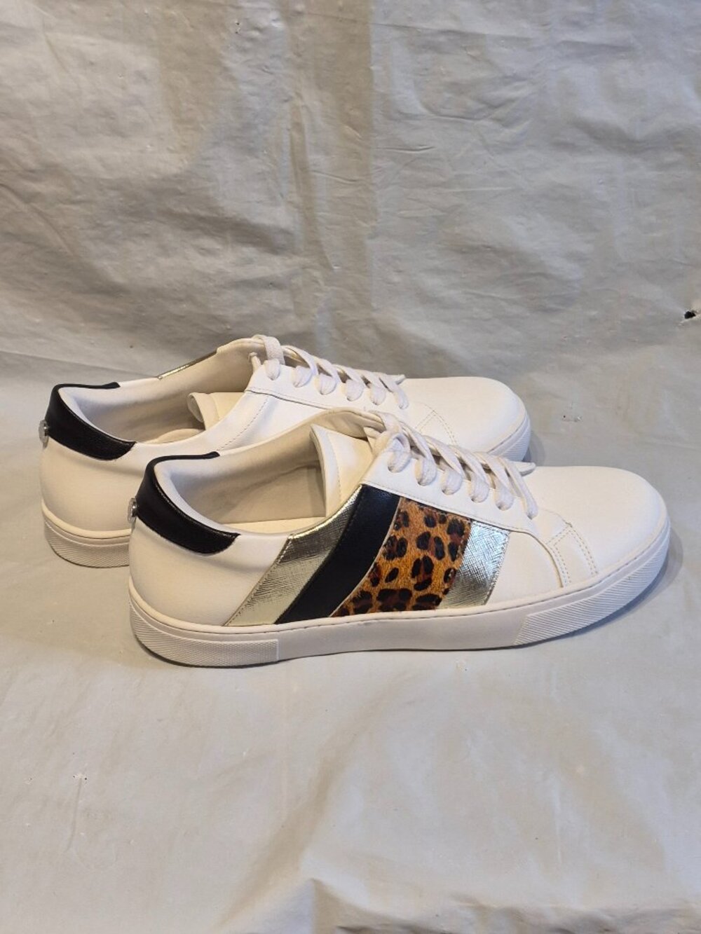 Like New Steve Madden Fone sz 10M White / Gold / Leopard Sneakers Shoes